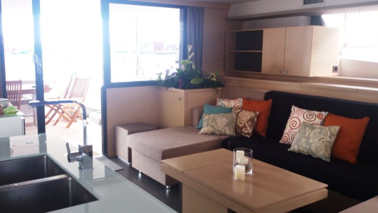 Catamaran MAGEC - Main Salon