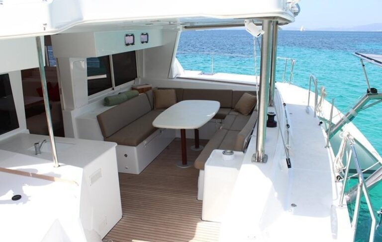 Catamaran NANA -  Aft Deck