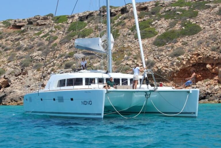 Catamaran NANA -  At ANchor