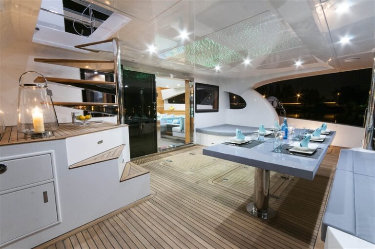 Catamaran SKYLARK -  Aft Deck