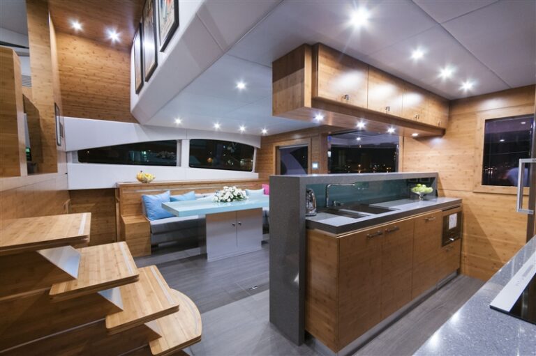 Catamaran SKYLARK -  Galley