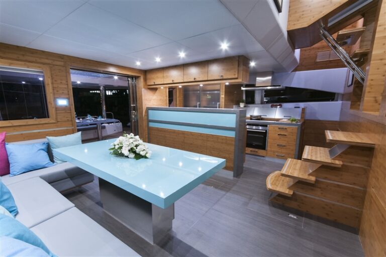 Catamaran SKYLARK -  Main Salon