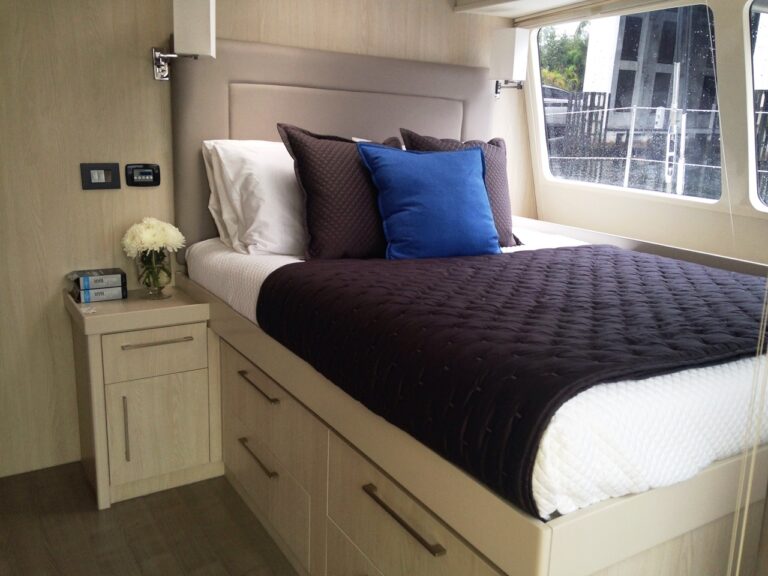 Catamaran SOMETHING WONDERFUL - Guest Cabin