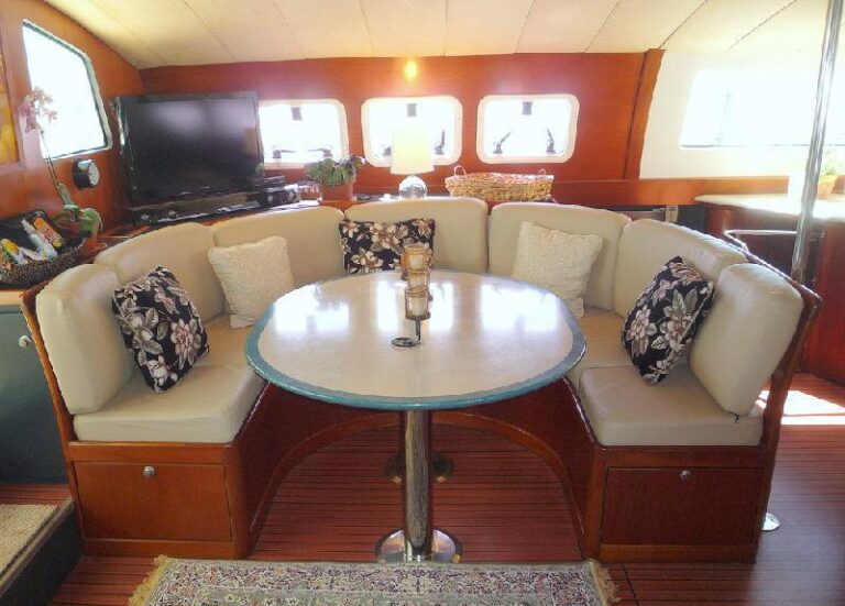 Catamaran VICTORIA -  Salon Dining