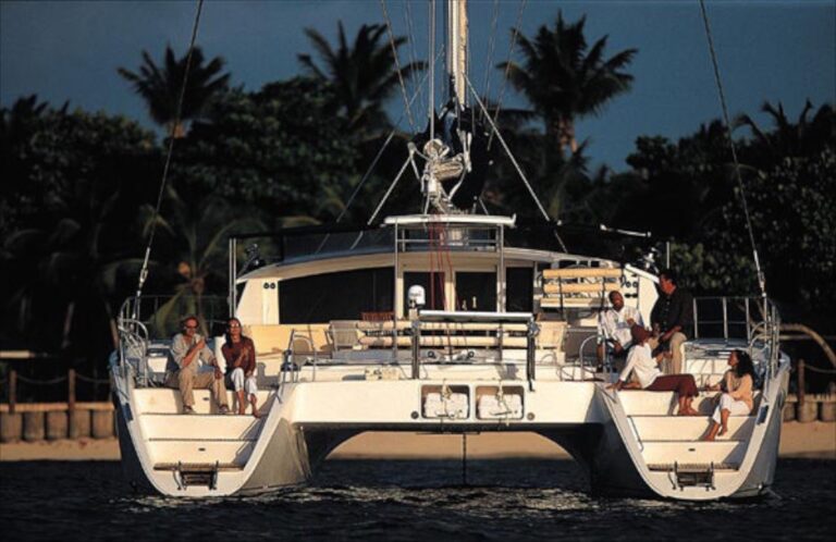 Catamaran WHALE - 005