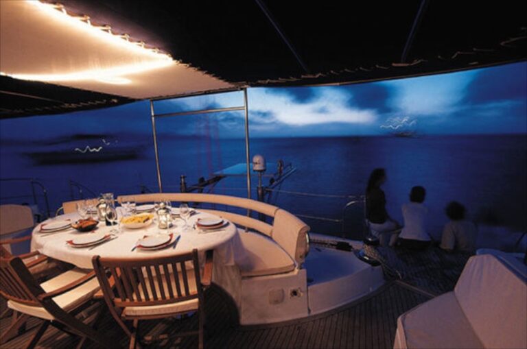 Catamaran WHALE - 006