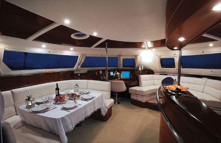 Catamaran WHALE - 008