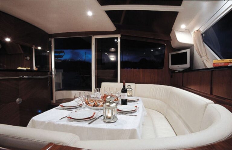 Catamaran WHALE - 009