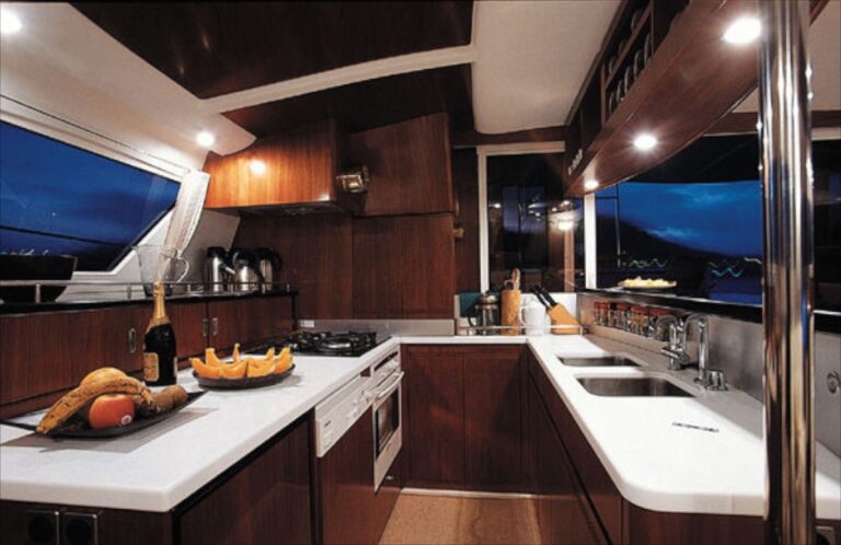 Catamaran WHALE - 012