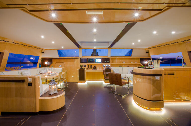 Catamaran WINDQUEST - Main Salon