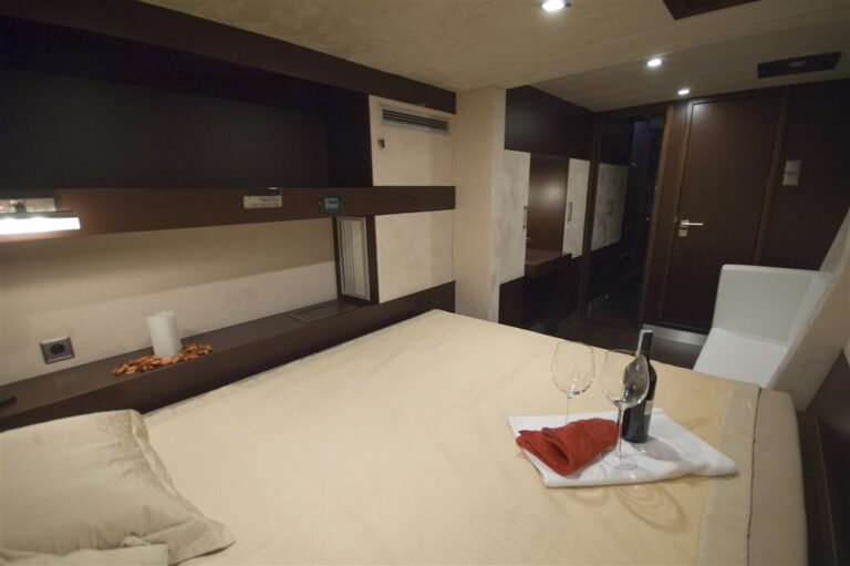CatamaranTURETE -  Guest Cabin 4