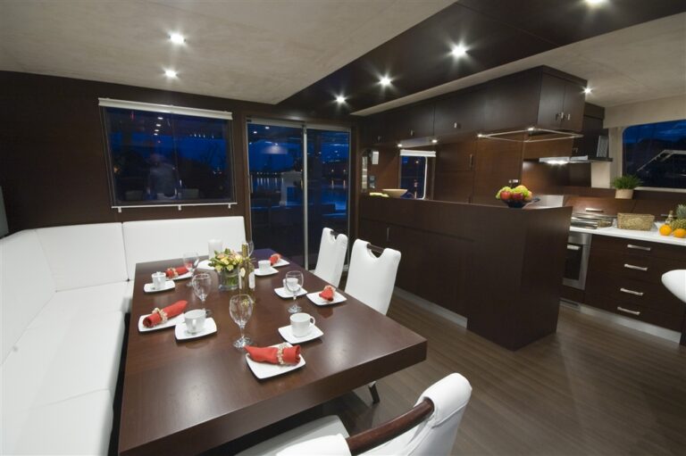 CatamaranTURETE -  Salon and Dining