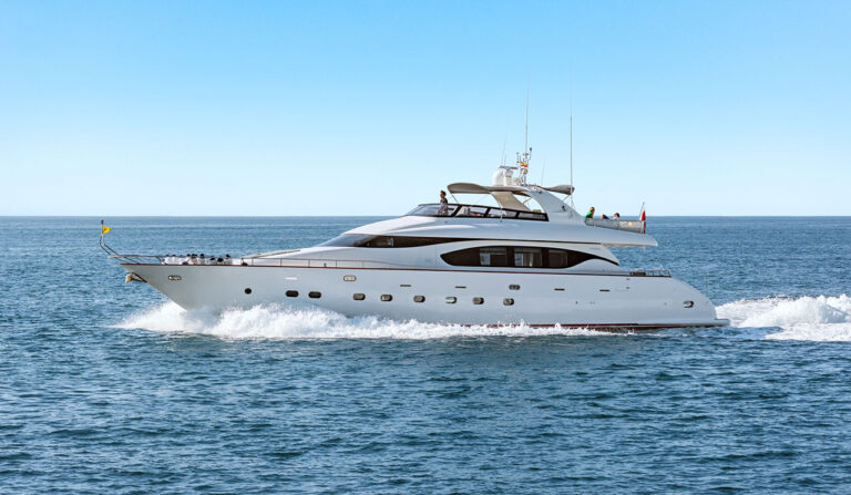 Cento Luxury Yacht - Cruising