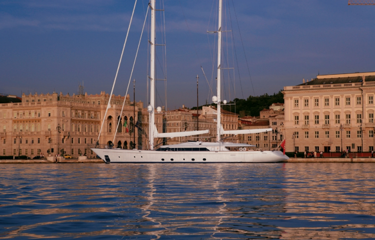 Charter Yacht Rosehearty by perini Navi