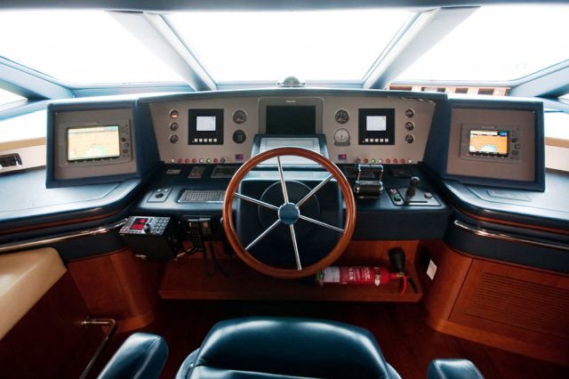 Charter yacht ITACA CLUB -  Helm