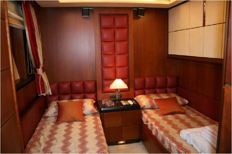 Charter yacht ITACA CLUB -   Twin Cabin