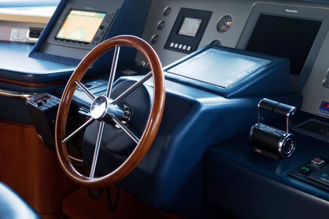Charter yacht ITACA CLUB -  Wheel