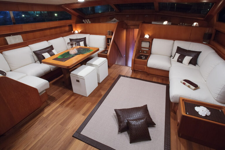 Charter yacht MY LOTTY - Dinette