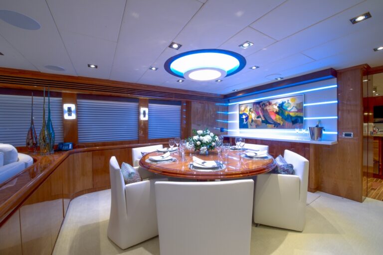 Charter yacht RESTLESS - Dining