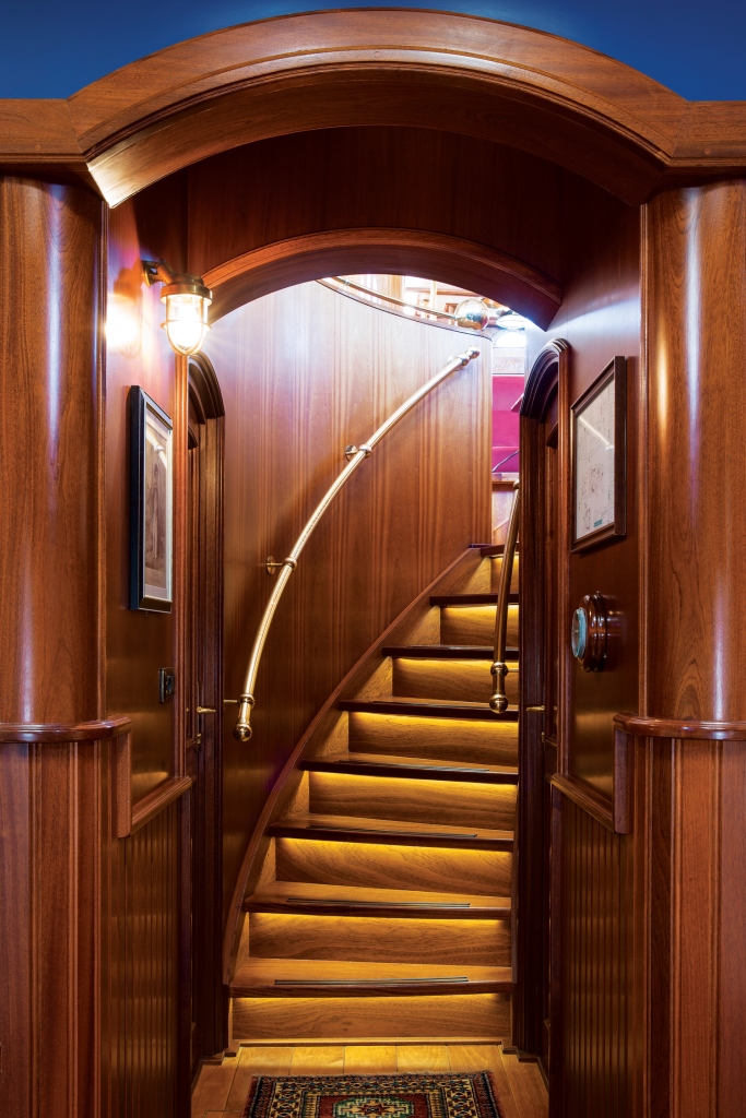Classic SY SILVER SPRAY - Cabin stairs