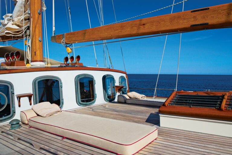 Classic SY SILVER SPRAY - Foredeck