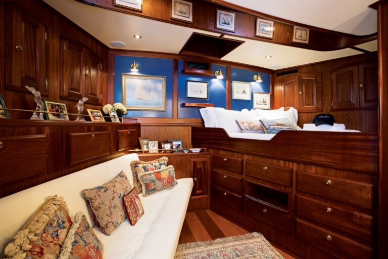 Classic SY SILVER SPRAY - Master cabin