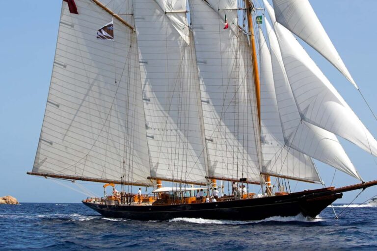 CLASSIC 1902 TOWNSEND & DOWNEY SCHOONER