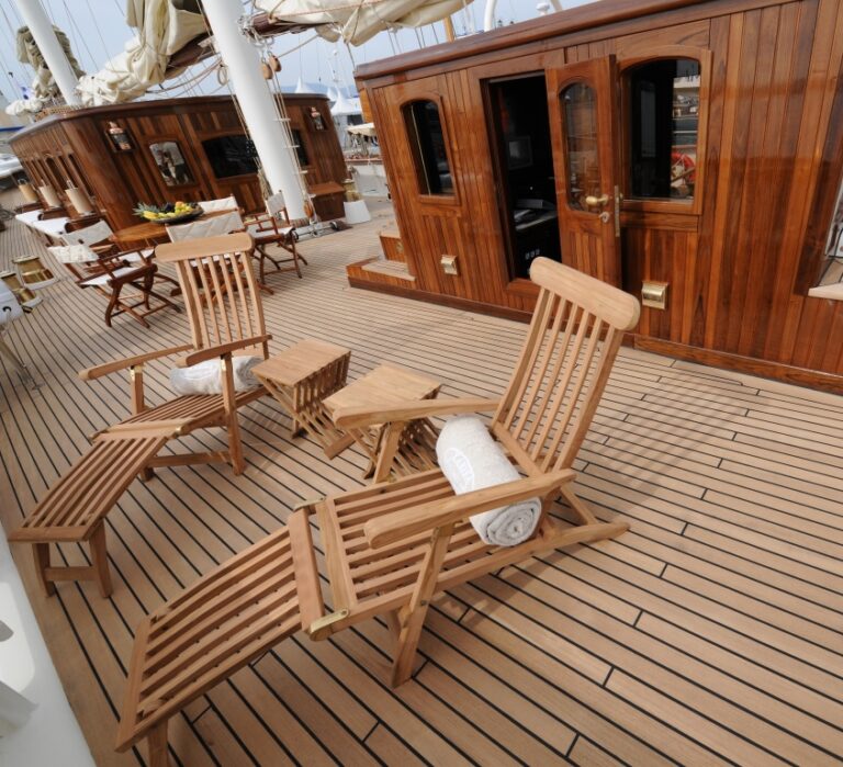 Classic Sailing Yacht XARIFA -  Sun Loungers