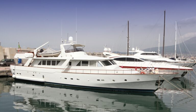 Classic Yacht HATHOR -  Main