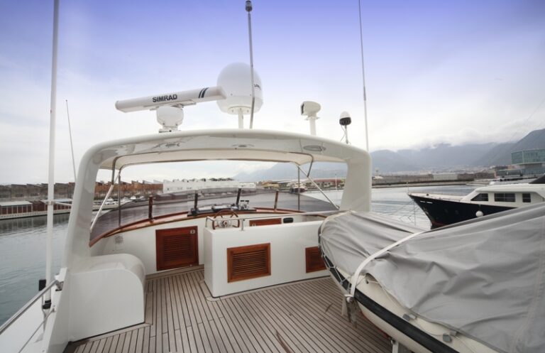 Classic Yacht HATHOR -  Sundeck