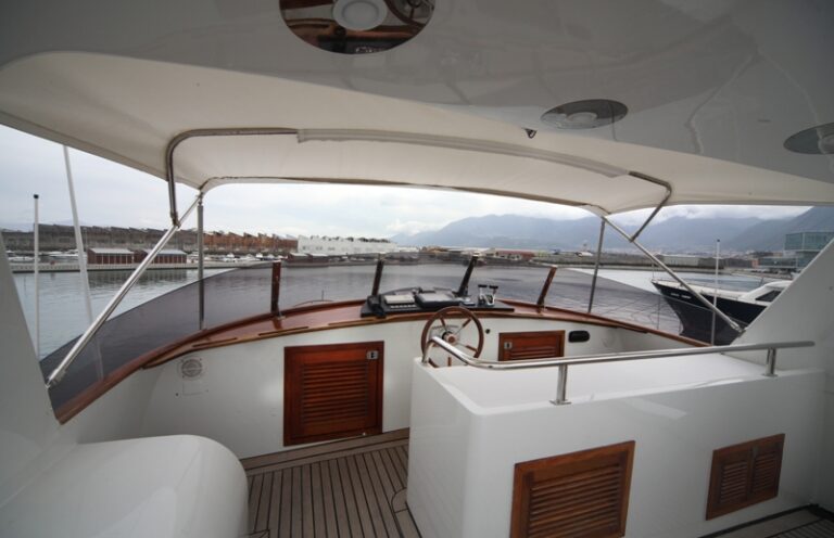 Classic Yacht HATHOR -  Sundeck Forward