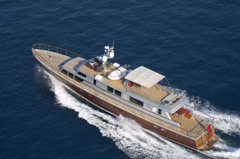 Classic Yacht TEMPEST WS - Cruising