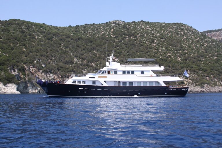Classic Motor Yacht HAPPY DAY