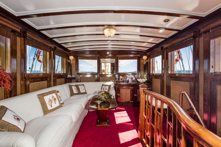 Classic sail yacht CROCE DEL SUD - Main salon