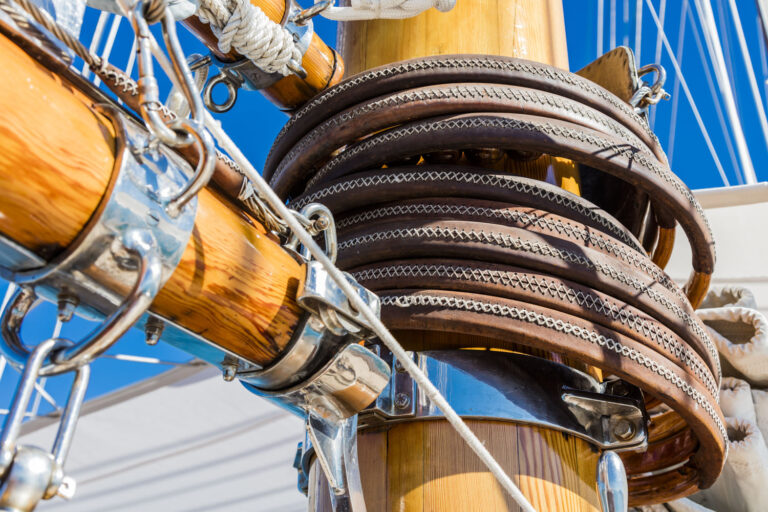 Classic sail yacht CROCE DEL SUD - Mast Detail