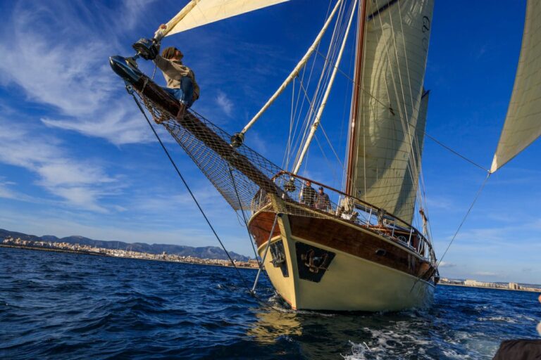 Classic Yacht DIRDAM