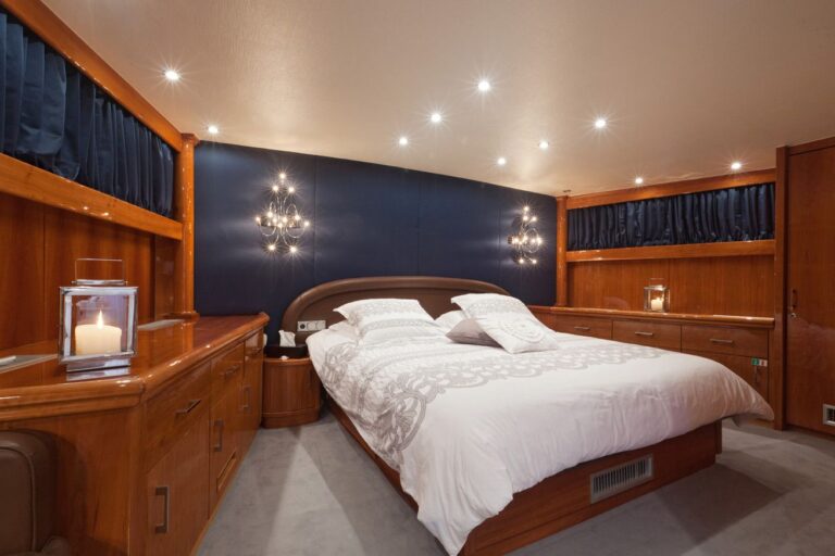 Classic yacht DUNE -  Master Cabin