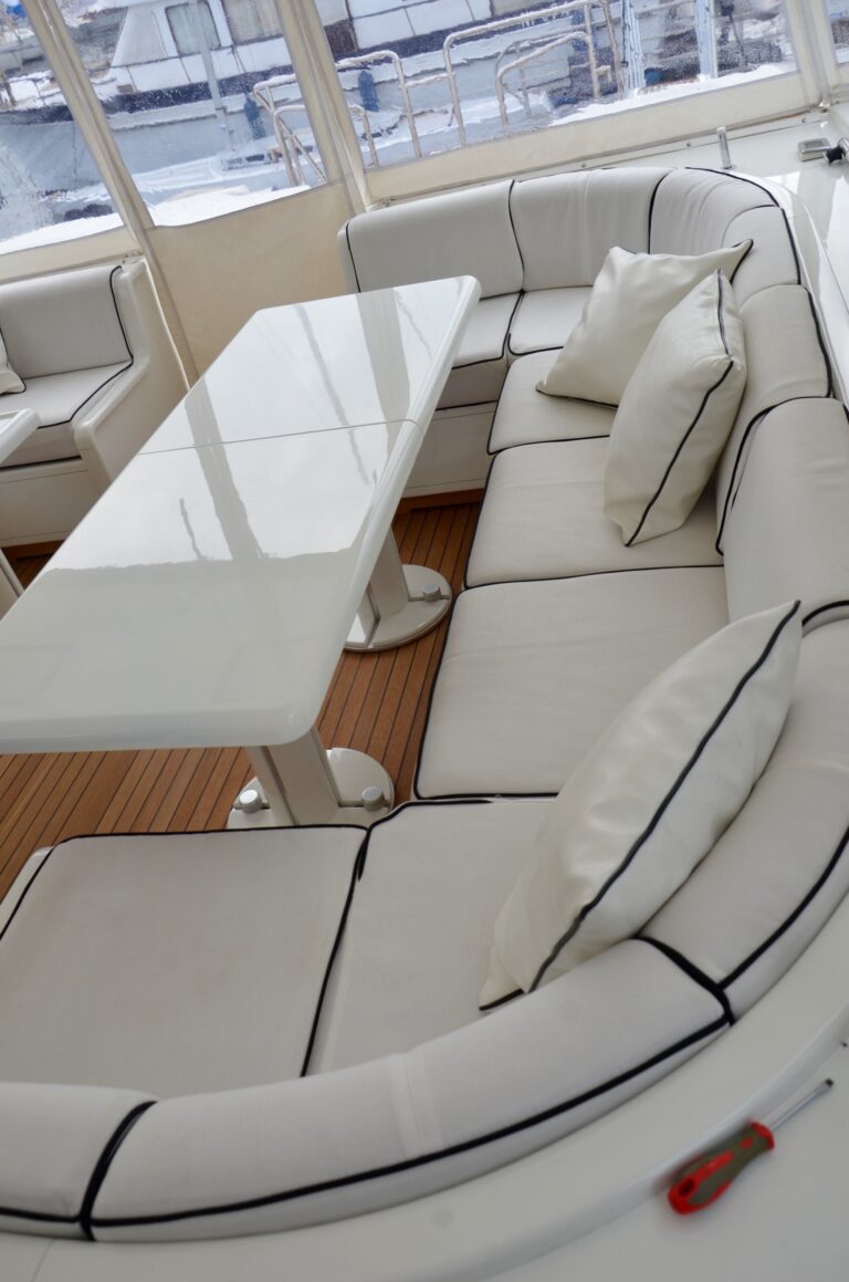 Cockpit Seating On Main Deck