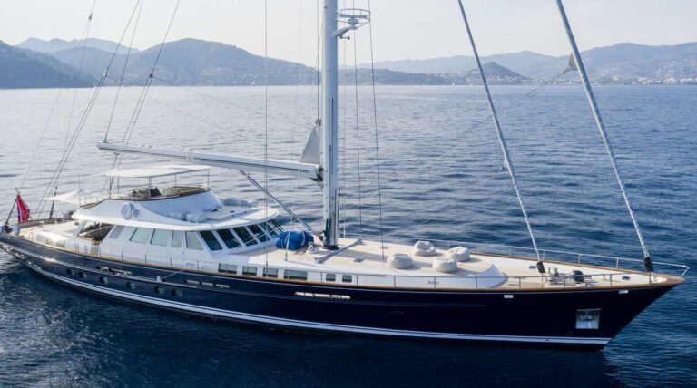 Corto Maltese Exterior - Cruising