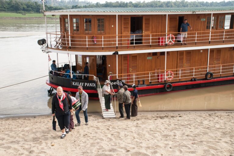 Custom Built KALAY PANDAW - Disembarking The Yacht
