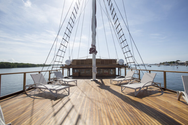 Custom Built TIARE - Sundeck