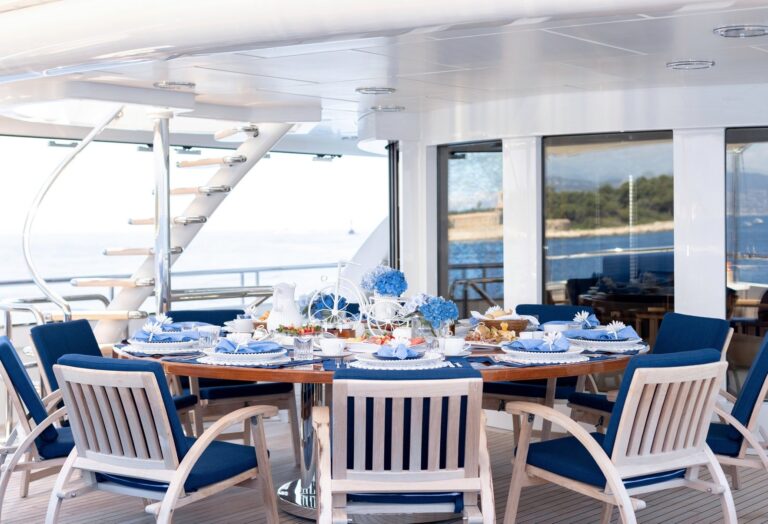 Upper deck dining