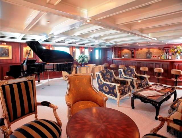 DELPHINE - Music Room