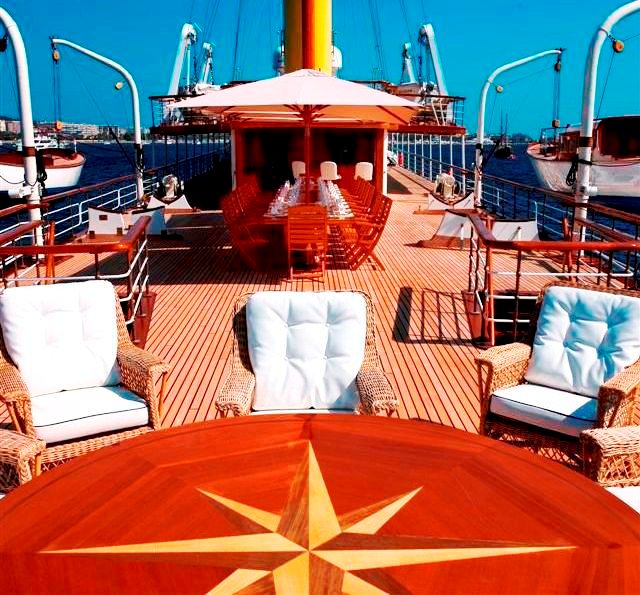 DELPHINE - Promenade Deck