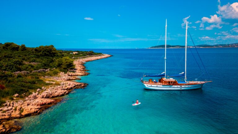 Sailing yacht LUOPAN - Main shot