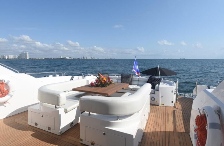 DOUBLE D - Aft deck