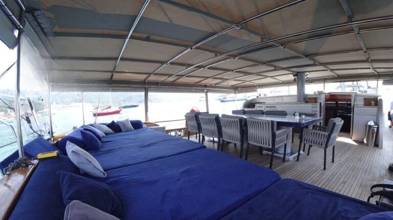 Exterior Relaxation Area With Dining