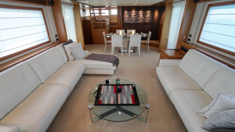 Salon view forward to dining