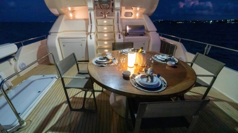 Upper deck dining