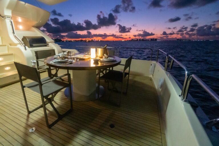 Upper deck dining